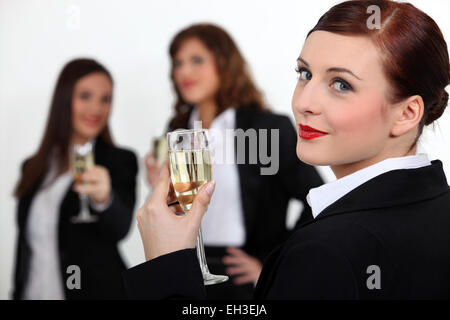 Drei Geschäftsfrauen Toasten Erfolg Stockfoto