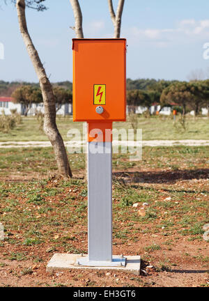 elektrische Energie-Control-Box im Campingplatz Stockfoto