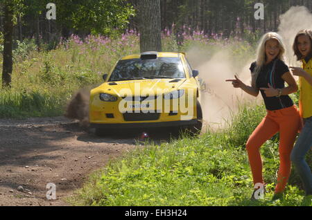 Fliegende Finne Juha Salo seine Proton Satria in Estland für WRC Rally Finland Stockfoto