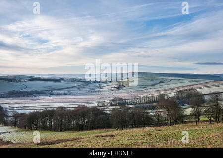 Wintermorgen im Peak District. Blick über frostigen Felder in der Nähe von Perryfoot, Derbyshire. Stockfoto