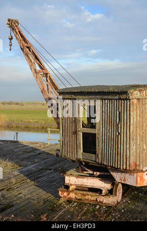 Kran auf alten Dock Yard am Fluss Ouse Selby Yorkshire Vereinigtes Königreich Stockfoto