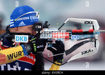 Kontiolahti, Finnland. 6. März 2015. Biathlet Andreas Birnbacher Deutschland in Aktion auf dem Schießstand während des Trainings für die Sprint-Wettkampf bei den Biathlon-Weltmeisterschaften in Kontiolahti, Finnland, 6. März 2015. Foto: Ralf Hirschberger/Dpa/Alamy Live News Stockfoto