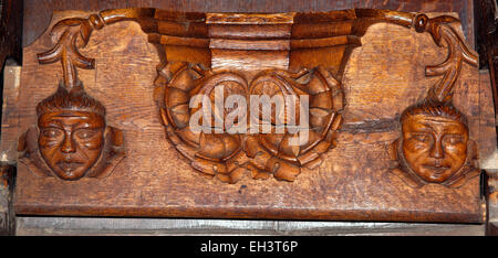 Eine aus dem 16. Jahrhundert Miserikordie, unter einer Faltung Sitz von Easby Abbey, in der Marienkirche, Richmond, North Yorkshire, England, UK Stockfoto