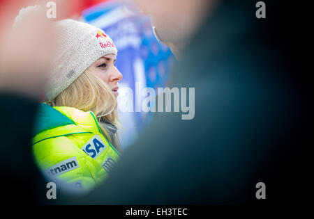 Garmisch-Partenkirchen, Deutschland. 6. März 2015. Lindsey Vonn aus den USA reagiert nach dem Frauen Abfahrtstraining in Garmisch-Partenkirchen, Deutschland, 6. März 2015. Foto: Karl-Josef Hildenbrand/Dpa/Alamy Live News Stockfoto