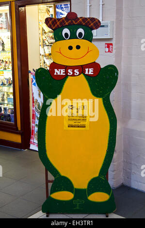 "Nessie" Monster von Loch Ness Brett, viktorianischen Markt, Inverness, Schottland Stockfoto