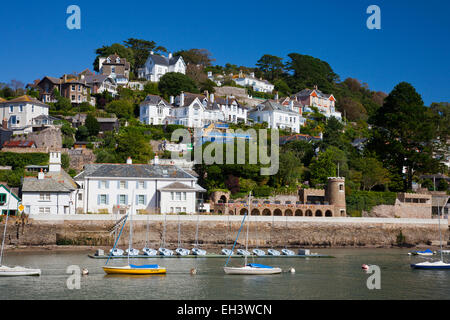 Teure Gehäuse in Kingswear auf der Sonnenseite des Flusses Dart, Devon, England, UK Stockfoto