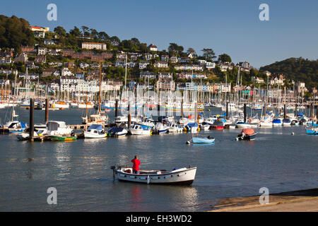 Späten Nachmittag Sonne auf dem River Dart Blick auf Kingswear aus Dartmouth, Devon, England, UK Stockfoto