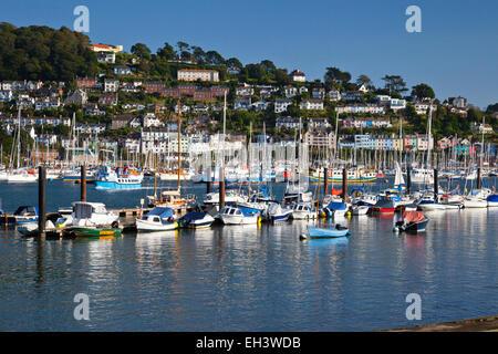 Späten Nachmittag Sonne auf dem River Dart Blick auf Kingswear aus Dartmouth, Devon, England, UK Stockfoto