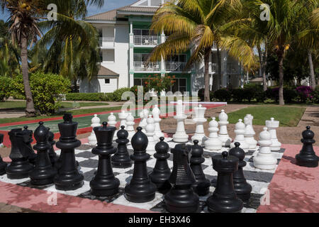Riesiges Schachspiel im Hotel Melia Halbinsel Varadero, Kuba. Stockfoto