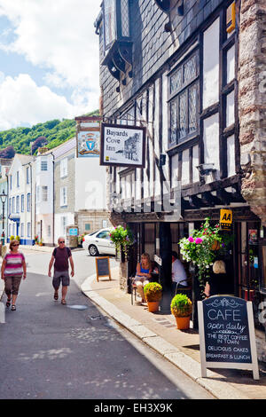 Das historische Fachwerkhaus Bayards Cove Inn in Dartmouth, Devon, England, UK Stockfoto