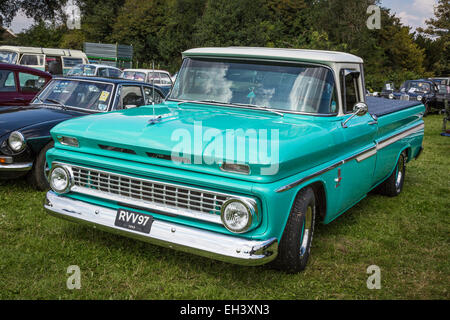 Türkis 1963 Chevrolet c-10 V8 Pick-up-Truck. Dreiviertel Vorderansicht. Stockfoto