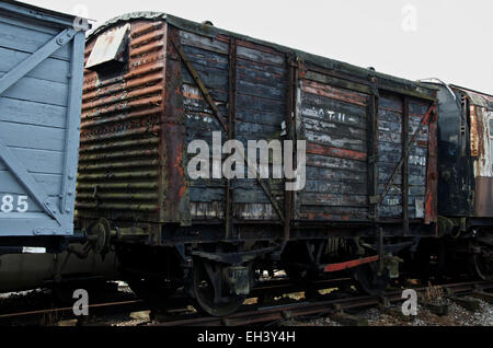 Alte baufällige Eisenbahnwaggon. Stockfoto