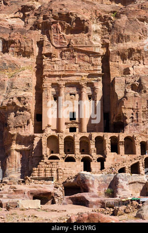 Das Urn-Grab eines der Königsgräber in Petra in Jordanien Stockfoto