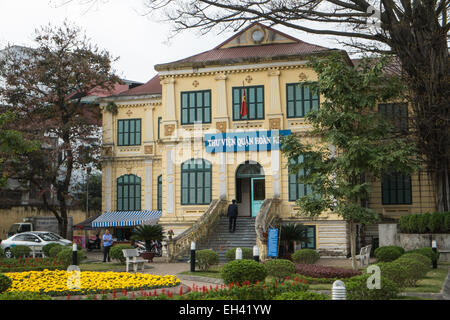 Colonial, Power, Von, Frankreich, Gelb, Französisch, Kolonial, Gebäude, im Zentrum von Han Noi, Hanoi, Vietnam, Asien, Asiatisch, Stockfoto