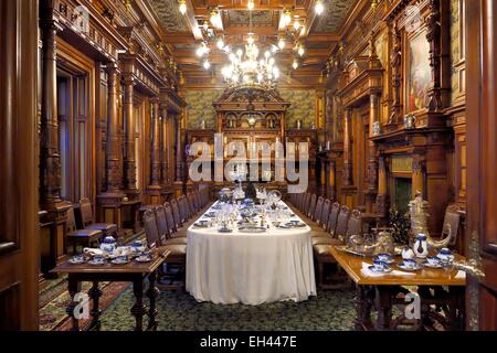 Rumänien, Wallachei, Sinaia, Schloss Peles, die ehemalige königliche Residenz gebaut zwischen 1875-1883 für König Carol i. von Rumänien, Speisesaal Stockfoto