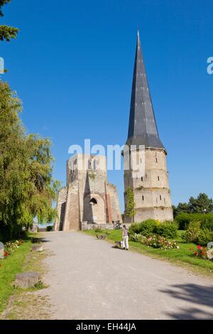 Frankreich, Nord, Bergues, Turm Pointue und Caree Turm aus dem 12 Jahrhundert Überbleibsel der Abtei von Saint-Winoc zerstört im Jahre 1789 Stockfoto