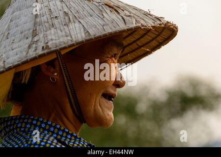 Vietnam, Son La Provinz, Phu Yen, Frau White Thai ethnischen Gruppe oder Tai Krao Stockfoto