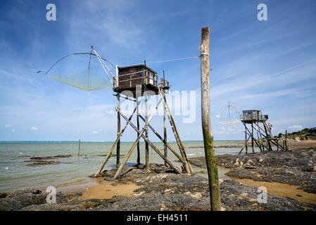 Frankreich, Loire-Atlantique, Saint Michel Chef Chef, Tharon Strand, traditionelle Carrelet Fischerhütten mit Aufzug-Netzen Stockfoto