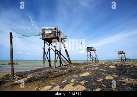 Frankreich, Loire-Atlantique, Saint Michel Chef Chef, Tharon Strand, traditionelle Carrelet Fischerhütten mit Aufzug-Netzen Stockfoto