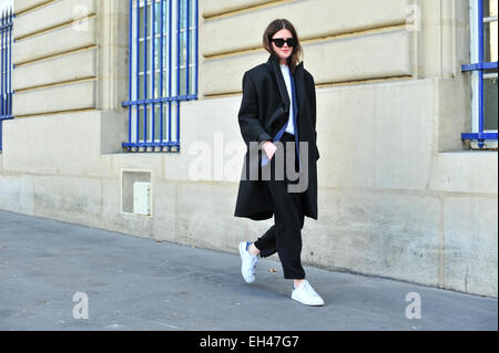 Romelly Mason, Editor in Chief der Allee 32, Ankunft bei Dries Van Noten-Modenschau in Paris - 4. März 2015 - Foto: Start-und Landebahn Manhattan/Celine Gaille Mindesthonorar 50, - EUR/minimale Gebühr 50, - EUR/Picture Alliance Stockfoto