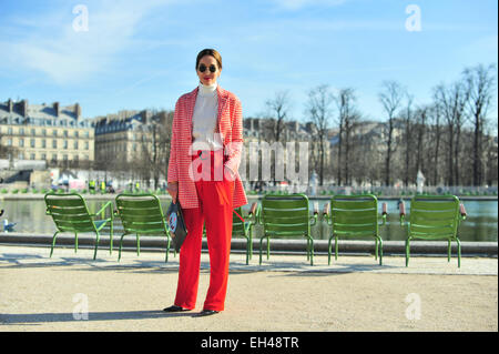 Blogger Tiany Kiriloff Ankunft bei der Carven Herbst 2015-Modenschau in Paris - 5. März 2015 - Foto: Start-und Landebahn Manhattan/Celine Gaille Mindesthonorar 50,-EUR / Minimum Gebühr 50,-EUR/Picture Alliance Stockfoto