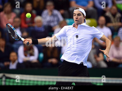 Frankfurt am Main, Deutschland. 6. März 2015. Deutschlands Jan-Lennard Struff in Aktion während der 1. Runde der Tennis Davis Cup World Gruppe Singles Match zwischen Deutschland und Frankreich in Frankfurt am Main, 6. März 2015. Foto: ARNE DEDERT/Dpa/Alamy Live-Nachrichten Stockfoto