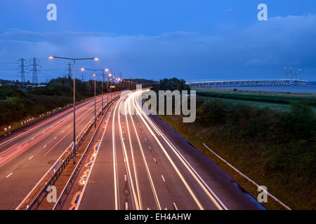 Die zweite Severn Überfahrt über den Fluss Severn zwischen England und Wales. Stockfoto