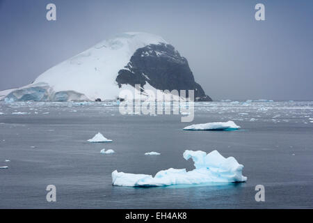 Antarktis, Neko Harbour, Schneesturm schließen in der umliegenden Berge Stockfoto