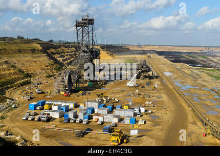 Braunkohle-Tagebau Garzweiler bei Jüchen, Nordrhein-Westfalen, Deutschland, Europa Stockfoto