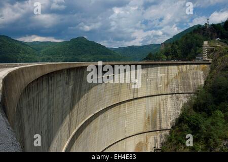 Rumänien, Wallachei, Muntenia, Arges County Vidraru Staudamm in den südlichen Karpaten entlang der Transfagarasan-Straße Stockfoto