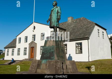 Island, Reykjanes, Reykjavik, Regeln Vertreter Hannes Hafstein des Bildhauers Einar JONSSON vor dem Haus des Premierministers Stockfoto