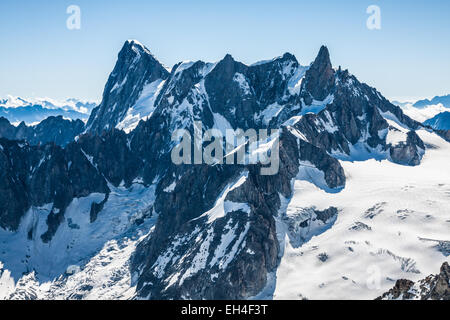 Blick auf Mont Blanc Bergkette von Aiguille Du Midi in Chamonix - Querformat Stockfoto