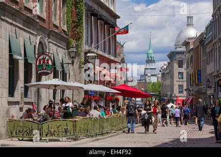 Kanada, Provinz Quebec, Montreal, Altstadt, der Fußgängerzone Rue Saint-Paul im Sommer mit seinen Terrassen Stockfoto