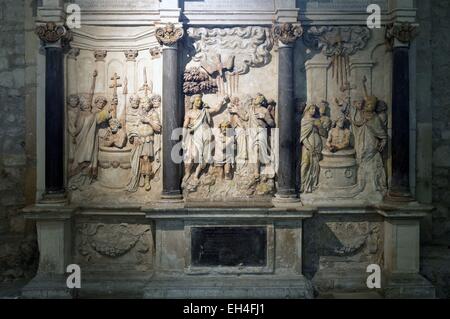 Frankreich, Reims, Marne, Basilika St. Remi als Weltkulturerbe der UNESCO, Altarbild von 3 taufen 1610 geschnitzt aufgeführt Stockfoto
