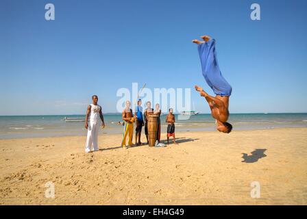 Brasilien, Bahia state, Itaparica Salvador de Bahia Bay, Insel Itaparica, Capoeira am Strand von Itaparica Stockfoto