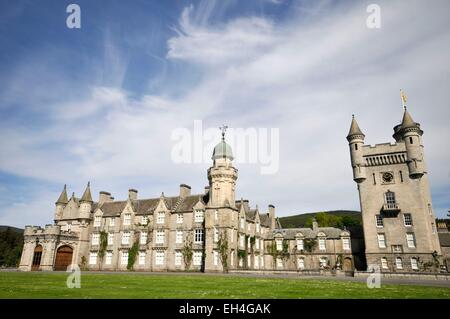 Großbritannien, Schottland, Aberdeenshire, Ballater, Balmoral Castle Estates, Balmoral Castle in den Nationalpark Cairgorns Stockfoto