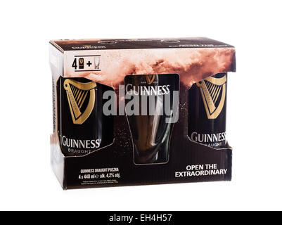 Guinness Bier vom Fass 4 Pack Dosen mit Glas Stockfoto