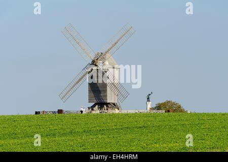 Frankreich, Marne, Valmy, Mühle von Valmy, die den französischen Sieg über die Preußen in der Schlacht von Valmy 1792 symbolisiert und Statue von Kellermann Stockfoto