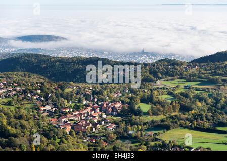 Frankreich, Puy de Dome, Manson, Clermont-Ferrand und die Kathedrale im Hintergrund (Luftbild) Stockfoto