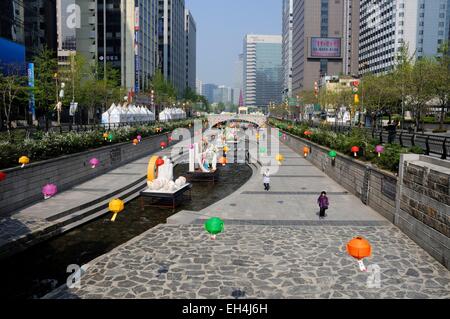 Südkorea, Seoul, Cheonggyecheon ist eine 7 km lange moderne öffentliche Erholungsraum in der Innenstadt von Seoul Stockfoto