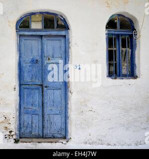 Griechenland, Kykladen, Amorgos Insel, alte Tür und Fenster in das Dorf Langada Stockfoto