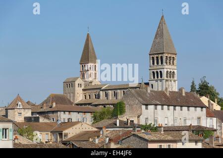 Frankreich, Saone et Loire, Tournus, die Kanten der Saone und der zwei Turm der alten Abtei Saint-Philibert Stockfoto