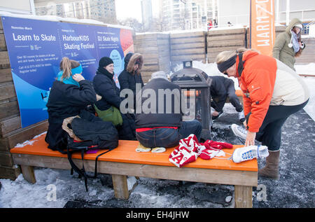 Winter Eisbahn am Harbourfront; Erwärmung Station zum Warm-up Toronto Ontario; Kanada Stockfoto