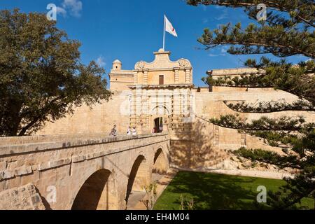 Malta, Mdina, mittelalterlichen Stadtmauer in der Mitte der Insel und alte Hauptstadt von Malta, Mdina Tor, entworfen von dem französischen Architekten Charles François de Mondion 1724 Stockfoto