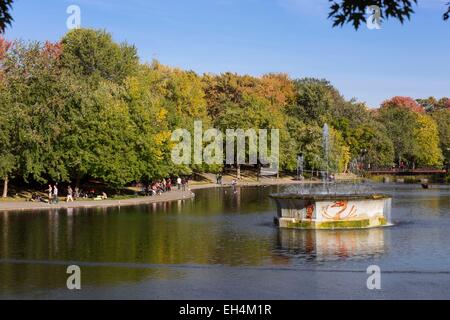 Kanada, Quebec, Montreal, die Plateau-Mont-Royal, Parc La Fontaine, am Ufer des Teiches in den ersten Farben des Indian Summer Stockfoto