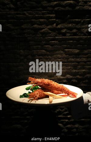 Japan, Insel Honshu, Tokio, Ginza-Viertel, Kazan Restaurant, Meeresfrüchtesalat, Suppennudeln, blauen Garnelen aus Neukaledonien Stockfoto