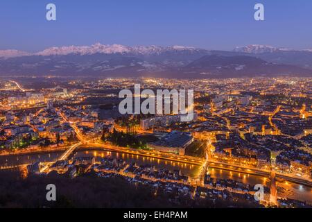 Frankreich, Isere, Grenoble, Panoramablick von der Bastille Fort, verschneiten Belledonne Bereich im Hintergrund Stockfoto