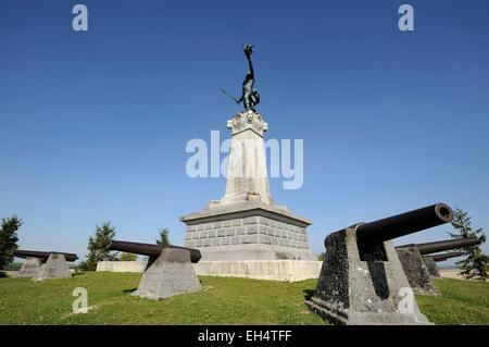 Frankreich, Marne, Valmy, Denkmal zu Ehren von Kellermann der Mosel Heerführer und Sieger der Schlacht von Valmy 1792 über Preußen und umgeben von Kanonen Stockfoto