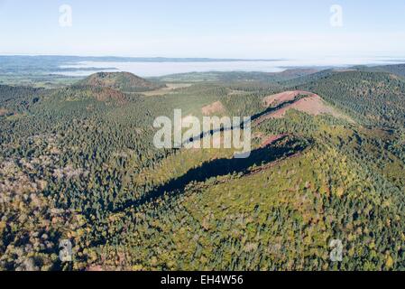 Frankreich, Puy de Dome, Saint Genes Champanelle, Chaine des Durchreise, Parc Naturel Regional des Vulkane d ' Auvergne (natürlichen regionalen Park der Vulkane d ' Auvergne), Puy De La Vache, Puy de Lassolas (Luftbild) Stockfoto