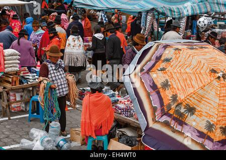 Ecuador, Cotopaxi, Zumbahua, das Dorf von Zumbahua Markttag, Gesamtansicht des wachsenden Marktes Stockfoto
